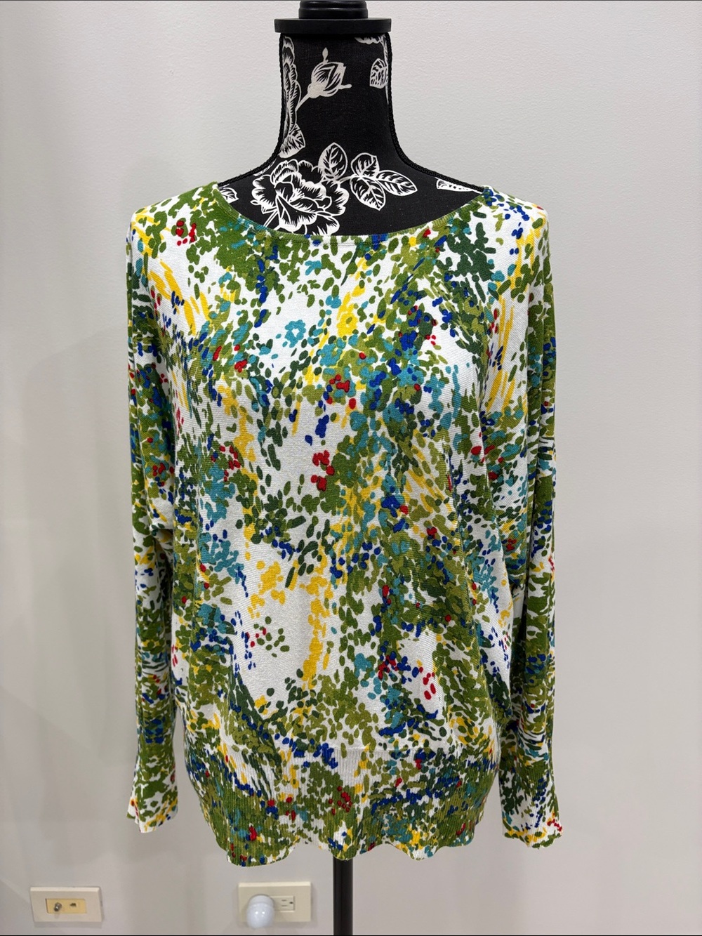 Joseph A Floral Knit Sweater Sz medium